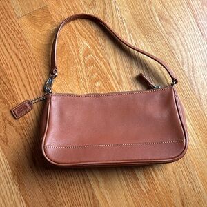 Coach Shoulder Bag Wristlet in Tan No E2S-7785
